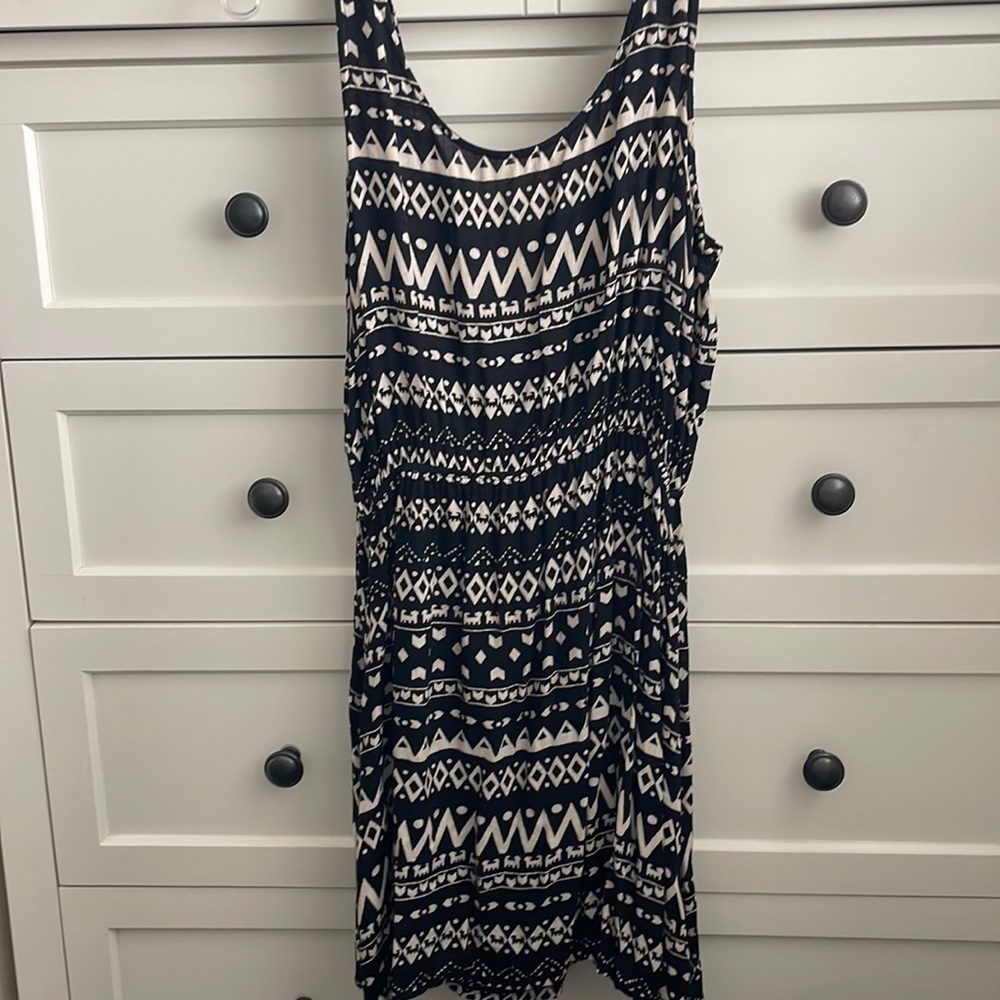 Patrons of Peace Womenโs Black Tribal Print Dress w/ Back Cut Out - Size Medium